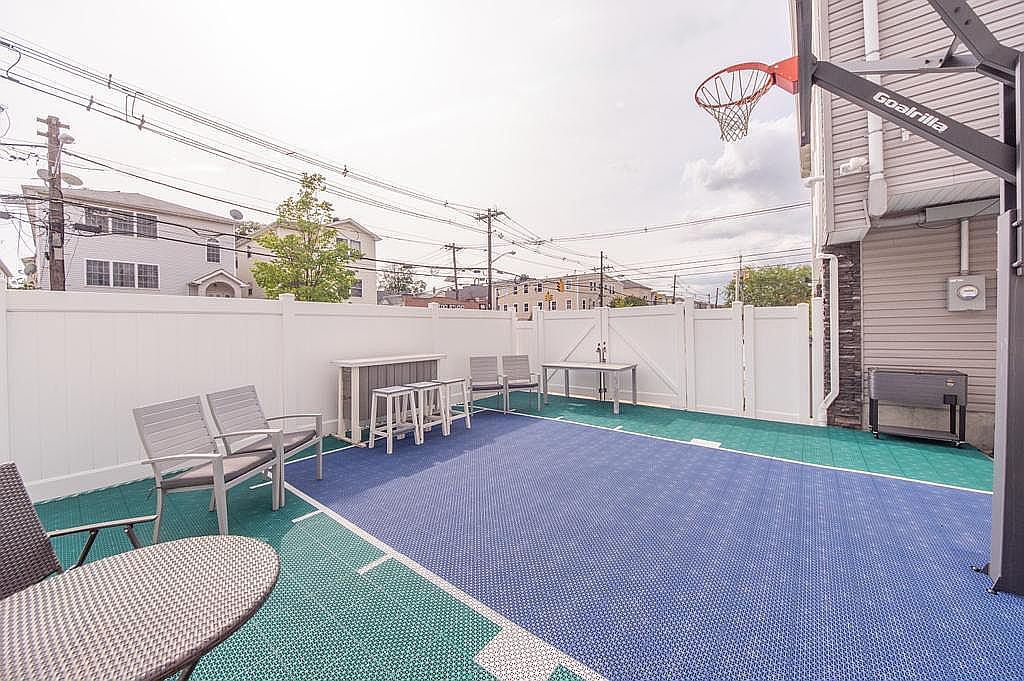 Building Photo - 201 Catherine St