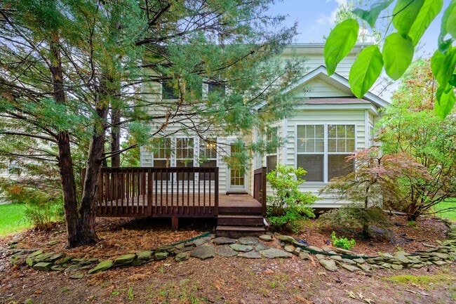 Building Photo - Beautiful 3 BR/2.5 Bath Home in Lyons Farm Community Durham!