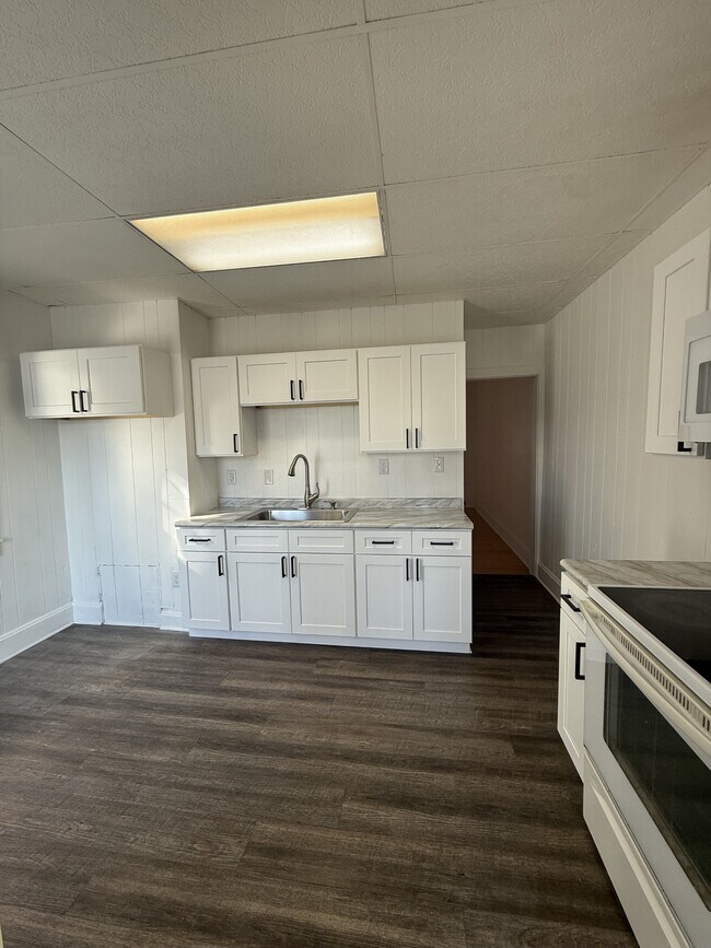 Building Photo - 3005 Derry St