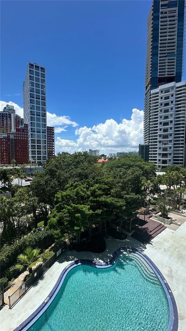 Building Photo - 1450 Brickell Bay Dr