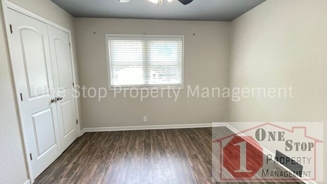 Building Photo - Stunning 3 bedroom, 2 bathroom duplex is L...