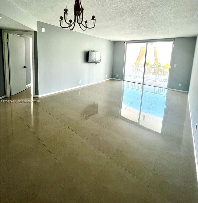Building Photo - 1801 S Ocean Dr