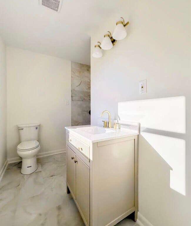 Building Photo - Beautiful 3/2 Home Available Now!