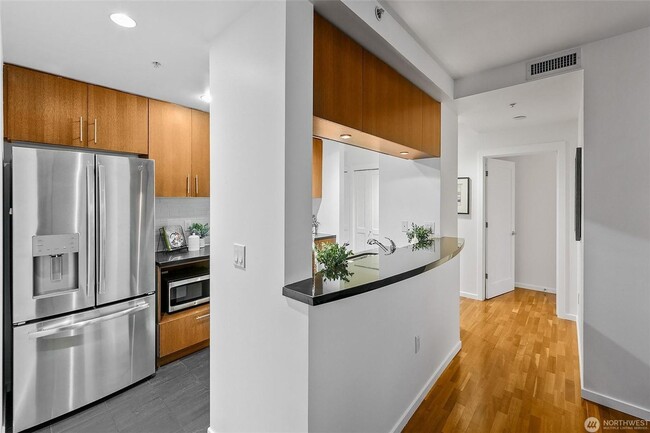 Building Photo - 2bd/2ba Seattle Condo