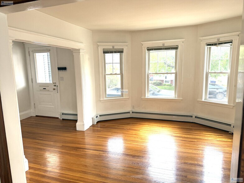 Building Photo - 49 Varnum St