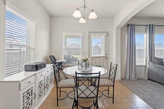 Building Photo - 285 Country Crossing Cir