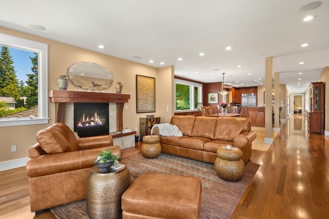 Building Photo - Exquisite Kirkland Estate - Lake Front Views