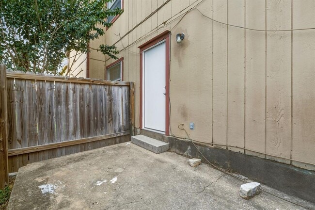 Building Photo - 2303 Rachael Ct