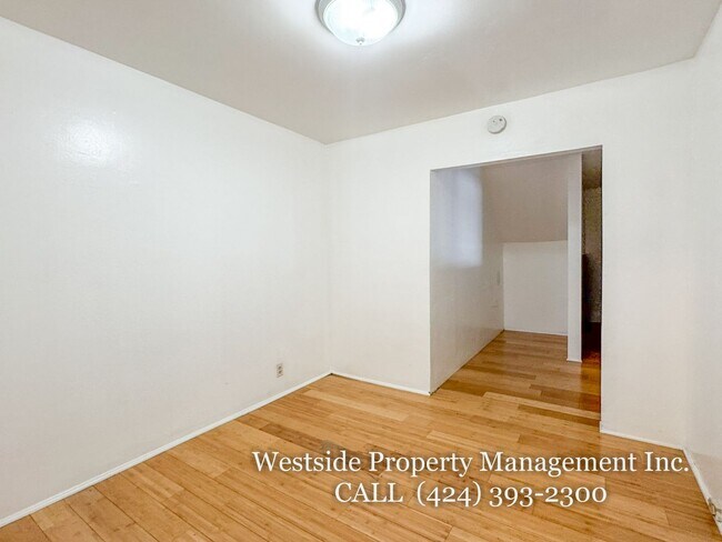 Building Photo - 906 Edgewood St