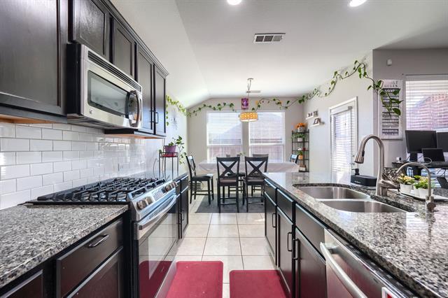 Building Photo - 616 Smokebrush St