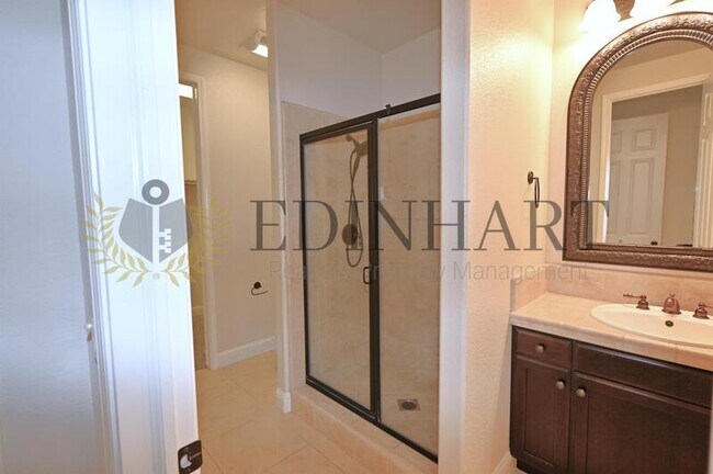 Building Photo - 11348 N Via Ventana Way