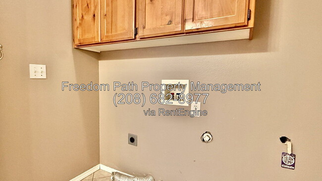 Building Photo - 13904 Cassia St