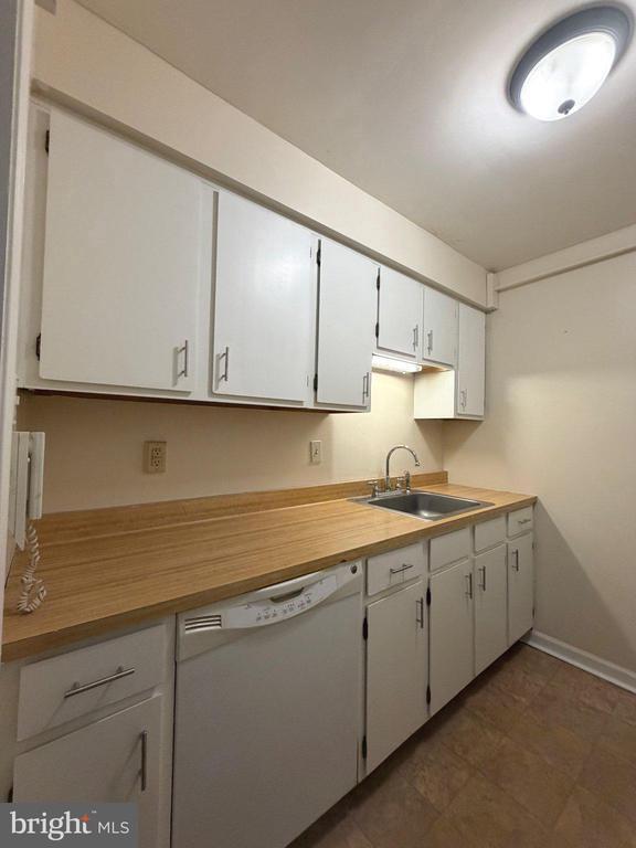 Building Photo - 61 Llanfair Rd