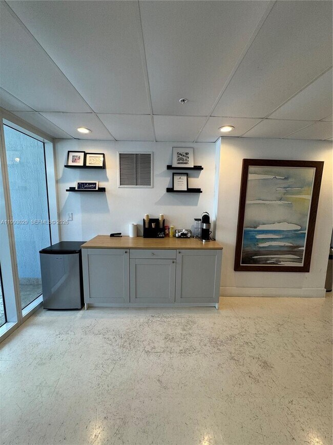 Building Photo - 170 SE 14th St