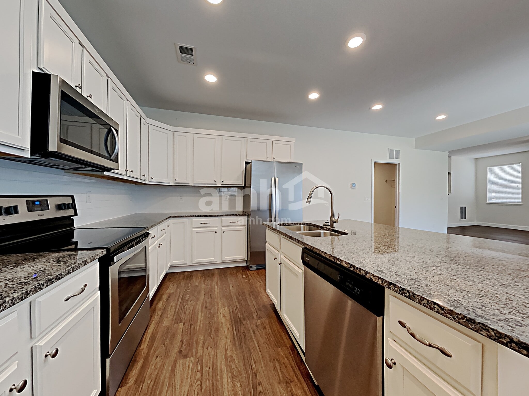 Building Photo - 10174 Dogwood St