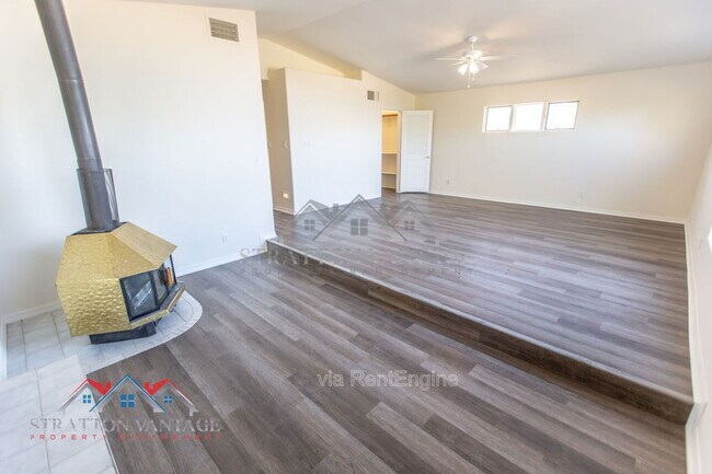 Building Photo - 4728 E Ron Rico Rd