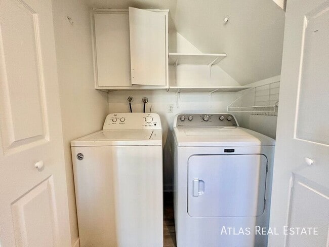 Building Photo - 9117 E Nassau Ave