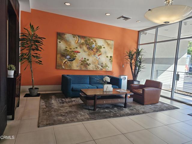 Building Photo - 3223 W 6th St