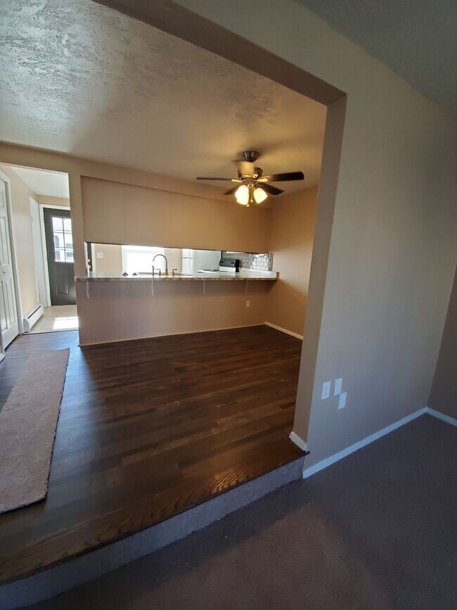 Building Photo - 1175 SqFt 3 Bedroom Townhome
