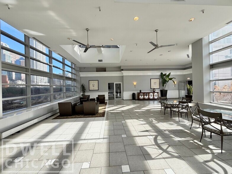 Building Photo - 545 N Dearborn St