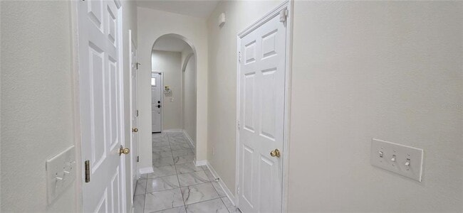 Building Photo - 2027 Strathmill Dr