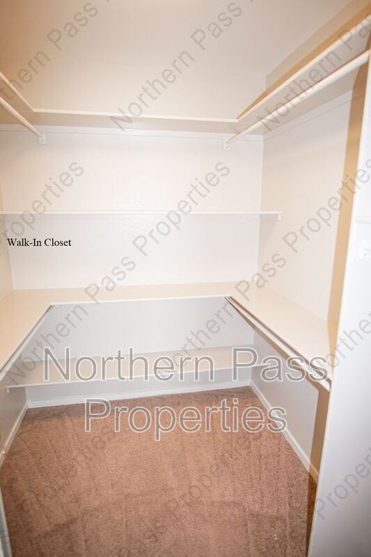 Building Photo - 4200 Camelot Heights Dr