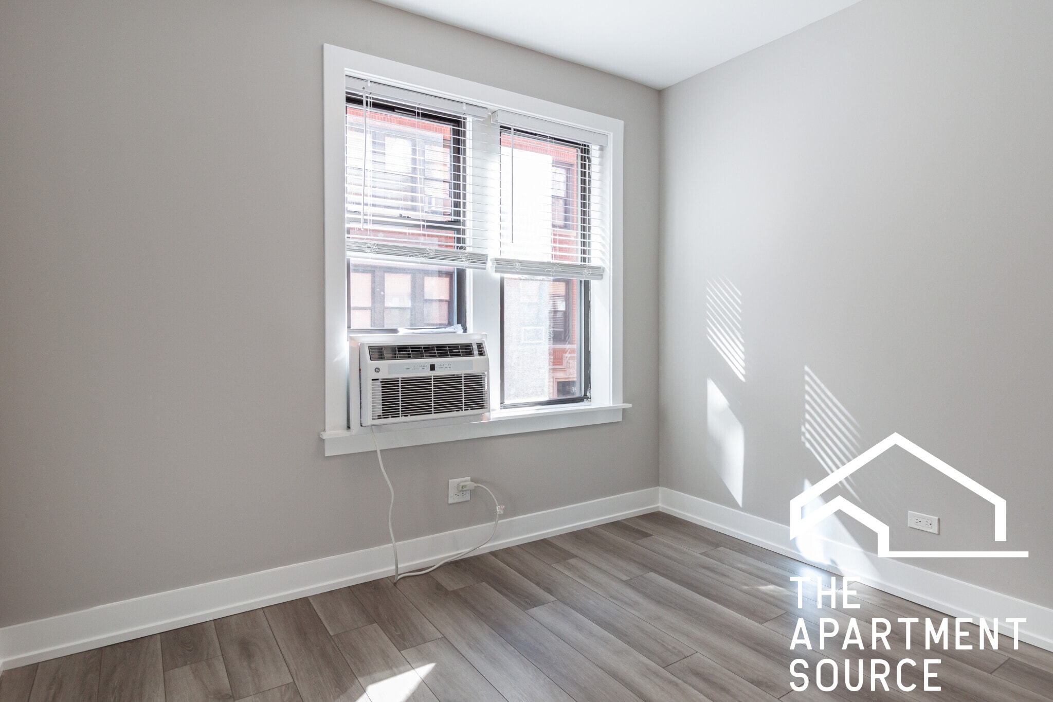 Building Photo - 3939 N Janssen Ave