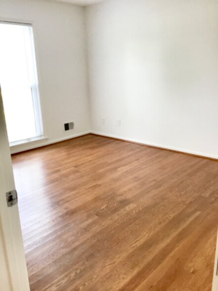 Building Photo - 6801 Chepstow Ct