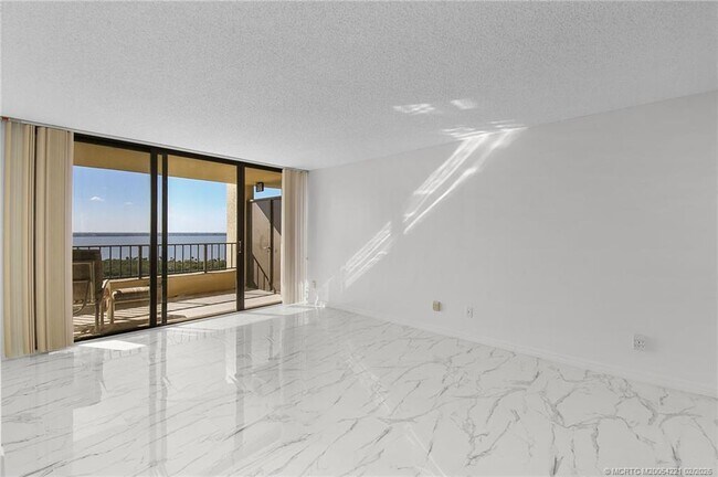 Building Photo - 8750 S Ocean Dr