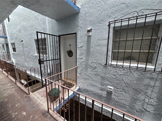 Building Photo - 1555 W 44th Pl