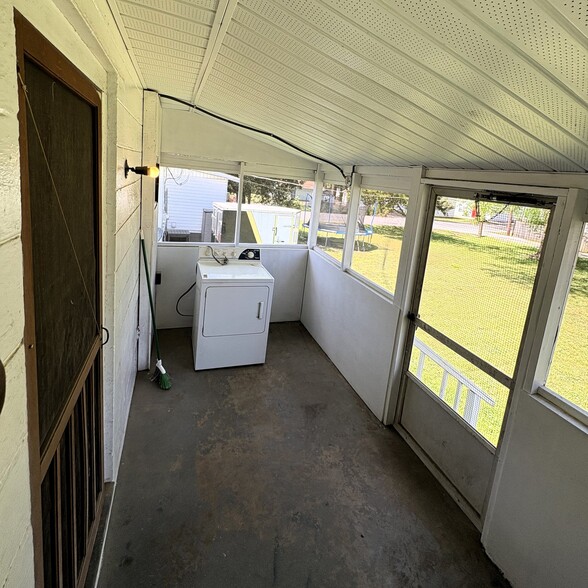 Building Photo - 1603 Pratt Ave NE