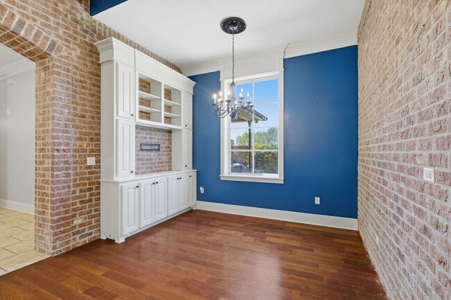 Building Photo - 1549 L'Acadie Dr