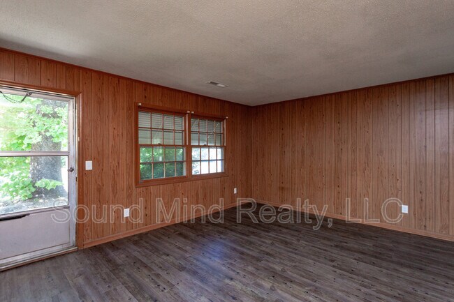 Building Photo - 203 S Alston St