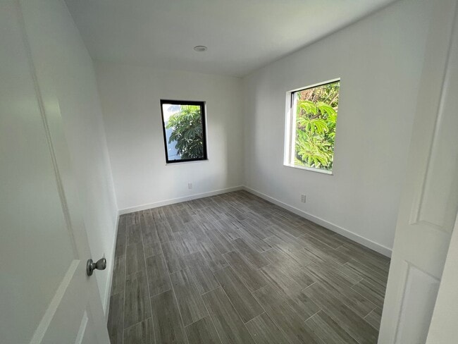 Building Photo - 544 NW 35 ST