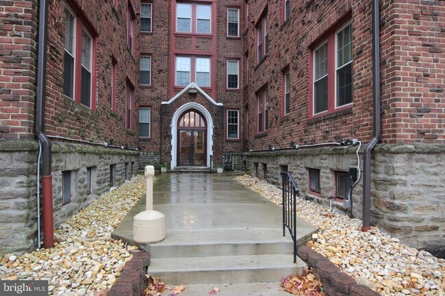 Building Photo - 7876 Spring Ave