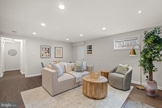 Building Photo - 1700 Dewitt Ave