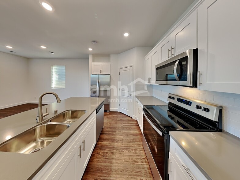 Building Photo - 10020 Spire St