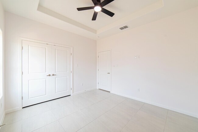 Building Photo - 154 Lagos Ave