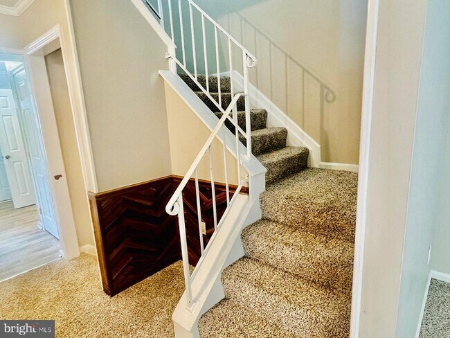 Building Photo - 4704 S Park Ct
