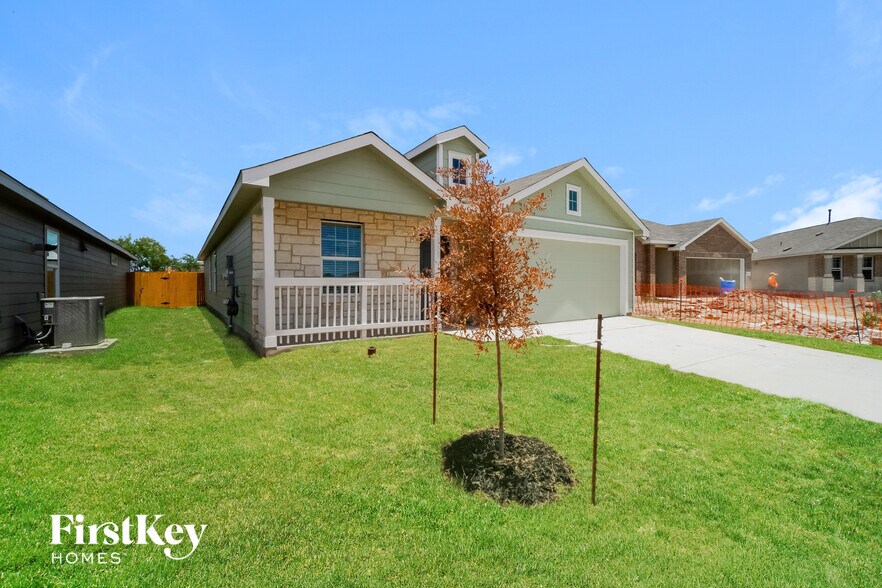 Building Photo - 10723 Vinateros Dr