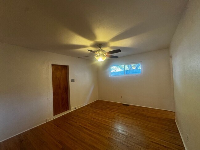 Building Photo - 3 Bed / 2 Bath Home Near Jerry Cline Park & Tennis Courts