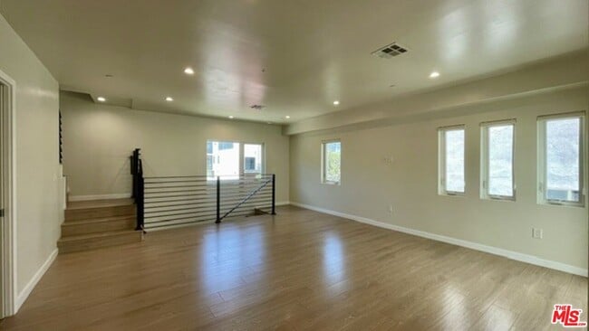 Building Photo - 5230 Satsuma Ave