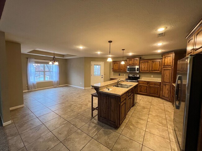 Building Photo - Single Family Home with  Guest House!