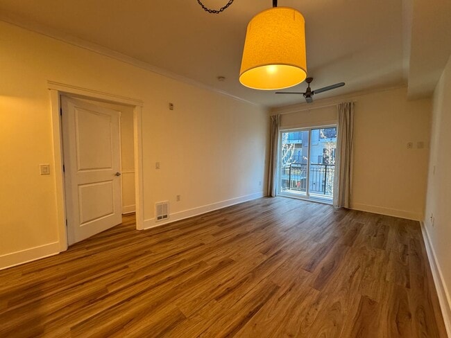 Building Photo - 1 Bed 1 Bath Condo Unit in Downtown Bellingham with Garage Parking