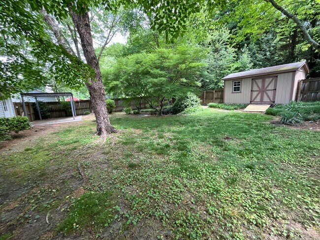 Building Photo - Now Available to View! Immaculate 2 bed, 2 bath, Fireplace, Garage, Granite and More!!