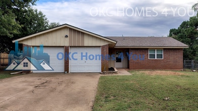 Building Photo - Enjoy living in Mustang!