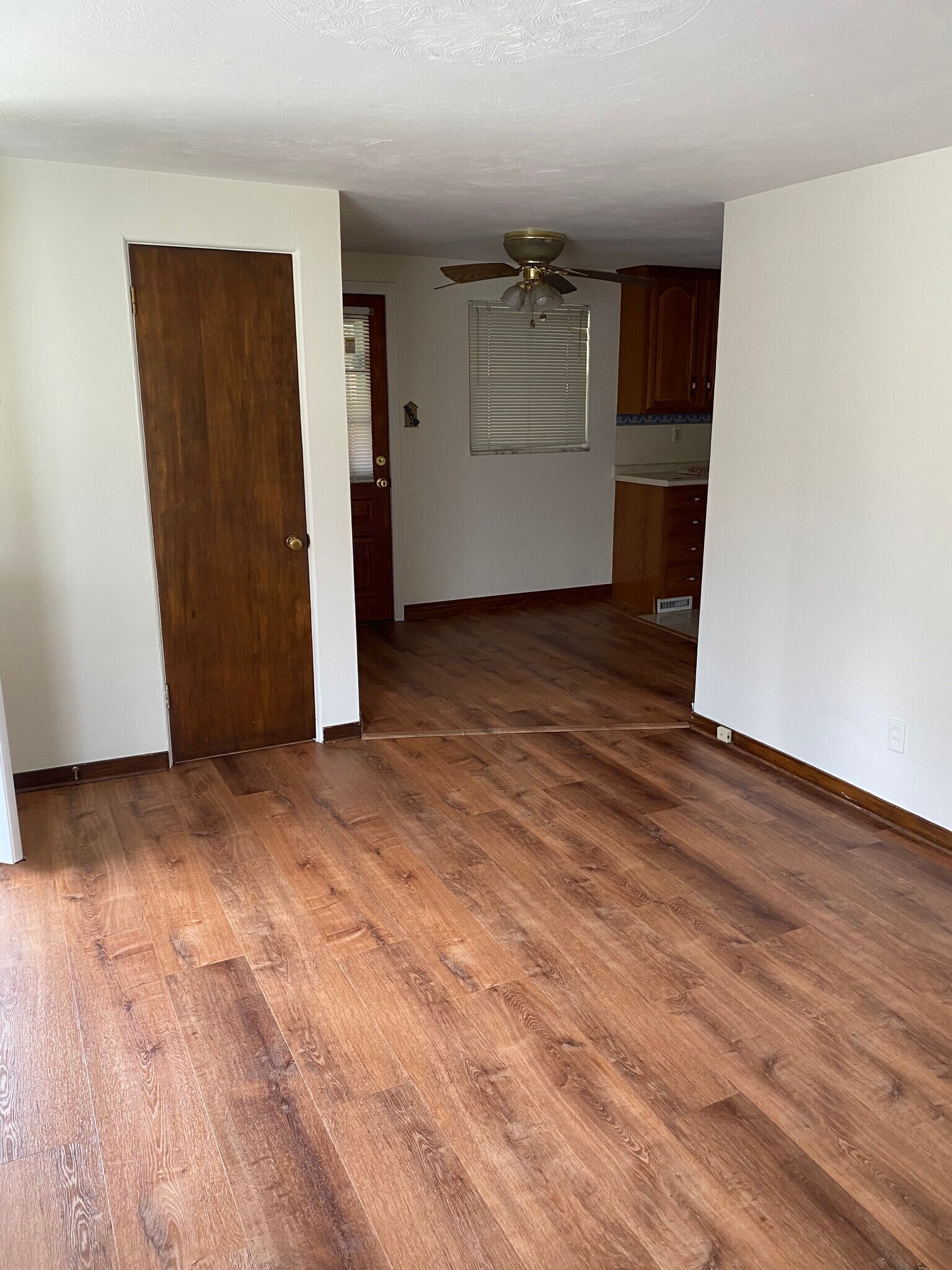 Building Photo - 906 Woodland Ave