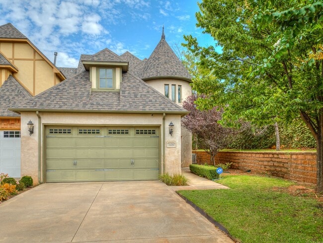 Building Photo - End Unit- @ Muirfield Village- Classic Bill Roberts Custom Built- 4 Bedrooms+ Media Room- Close t...