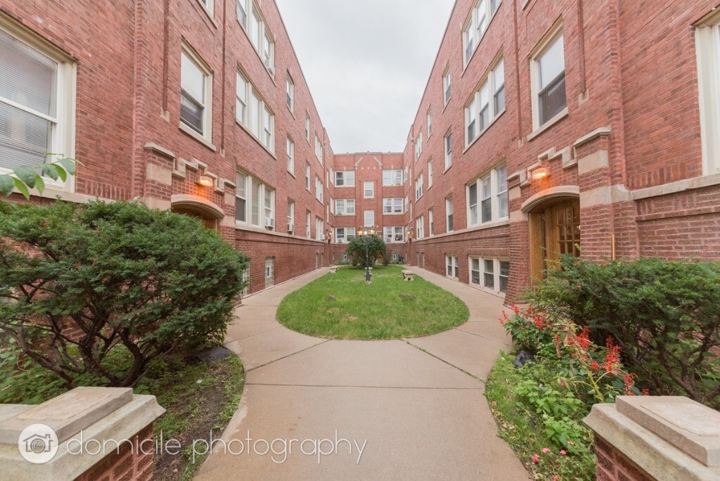 Building Photo - 3115 W Foster Ave