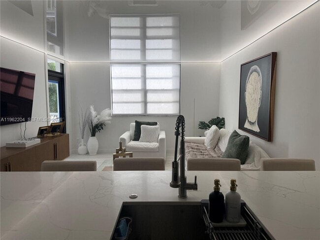 Building Photo - 1849 S Ocean Dr